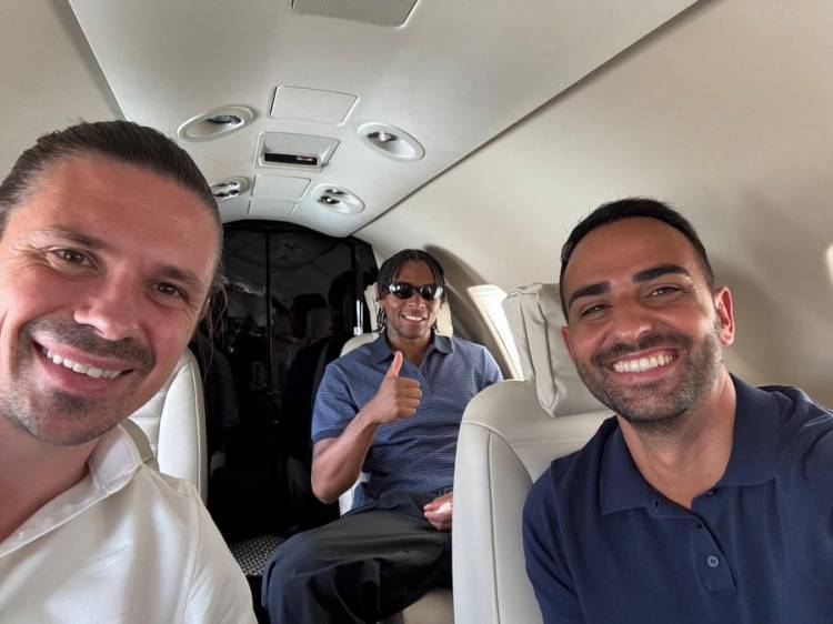 罗马诺：劳里恩特正在飞往英格兰与桑德兰签约，转会费2000万欧