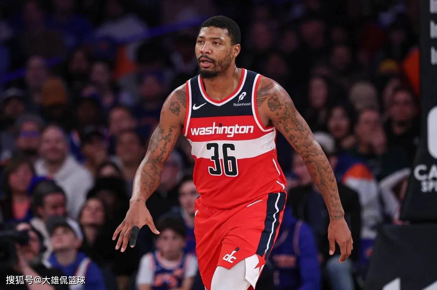 斯马特买断后签约湖人,阵容深度再次提升,詹姆斯还走不走