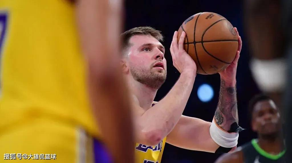 斯马特买断后签约湖人,阵容深度再次提升,詹姆斯还走不走