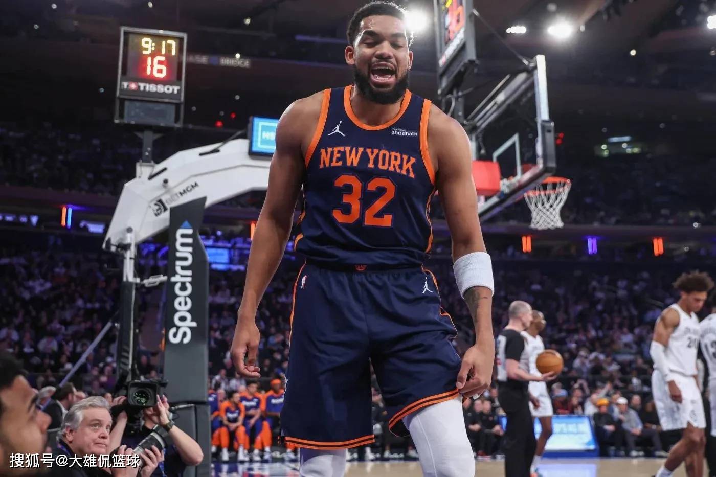 尼克斯拒绝追求詹姆斯,坚持以年轻球员为本,不想为老詹拆散阵容