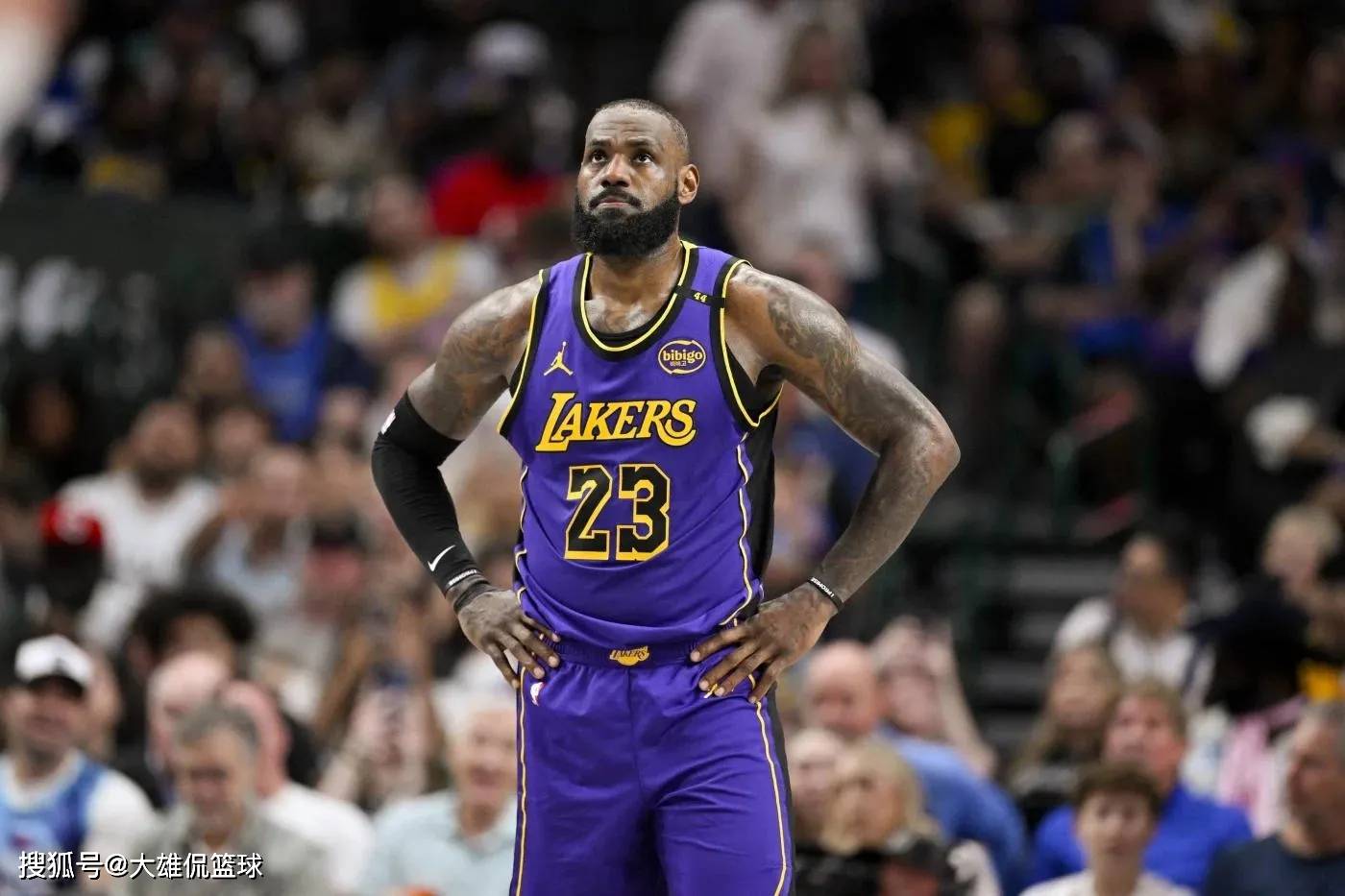 尼克斯拒绝追求詹姆斯,坚持以年轻球员为本,不想为老詹拆散阵容