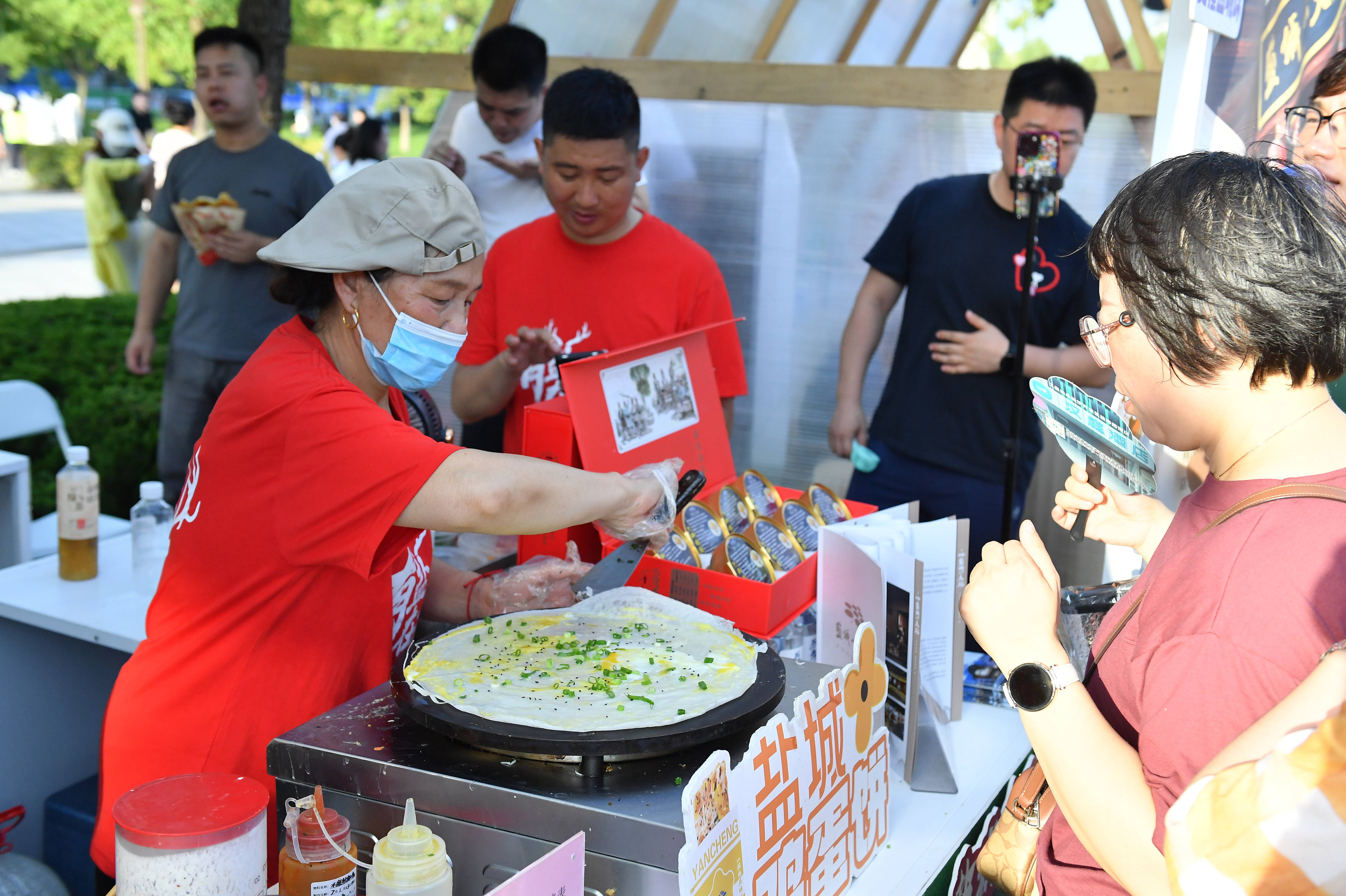 (体育)足球——江苏省城市足球联赛:南通队胜盐城队