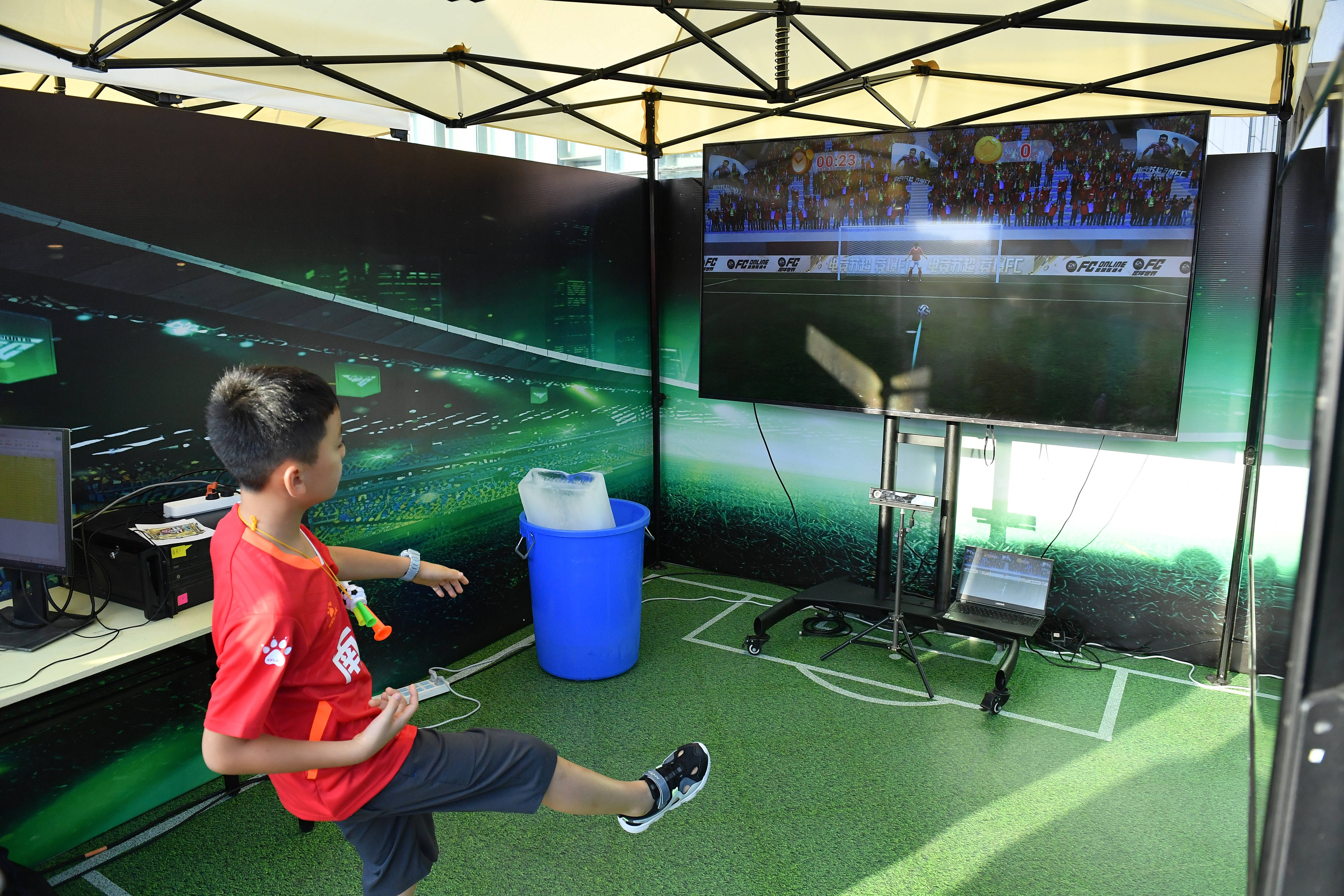 (体育)足球——江苏省城市足球联赛:南通队胜盐城队