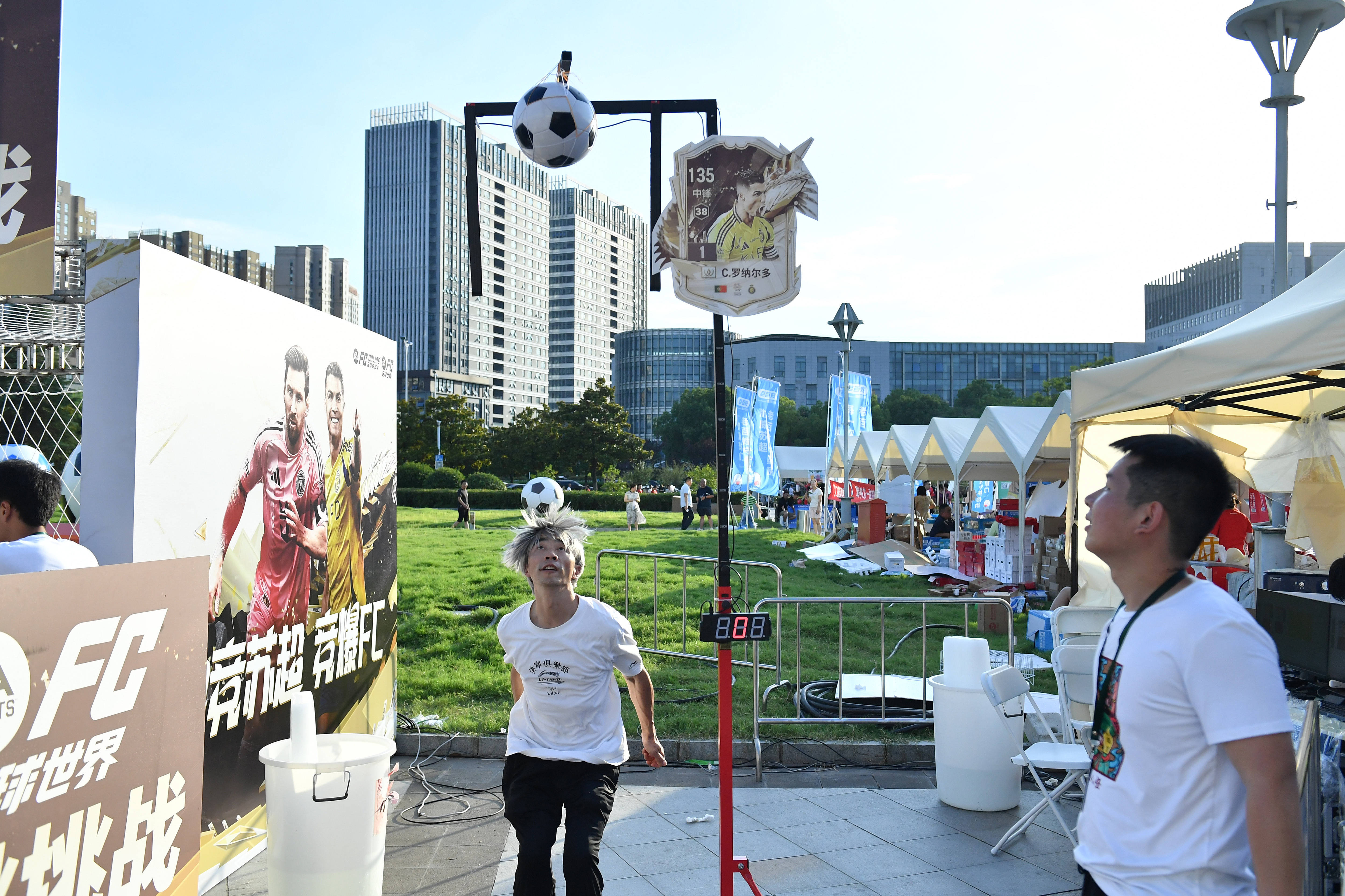 (体育)足球——江苏省城市足球联赛:南通队胜盐城队