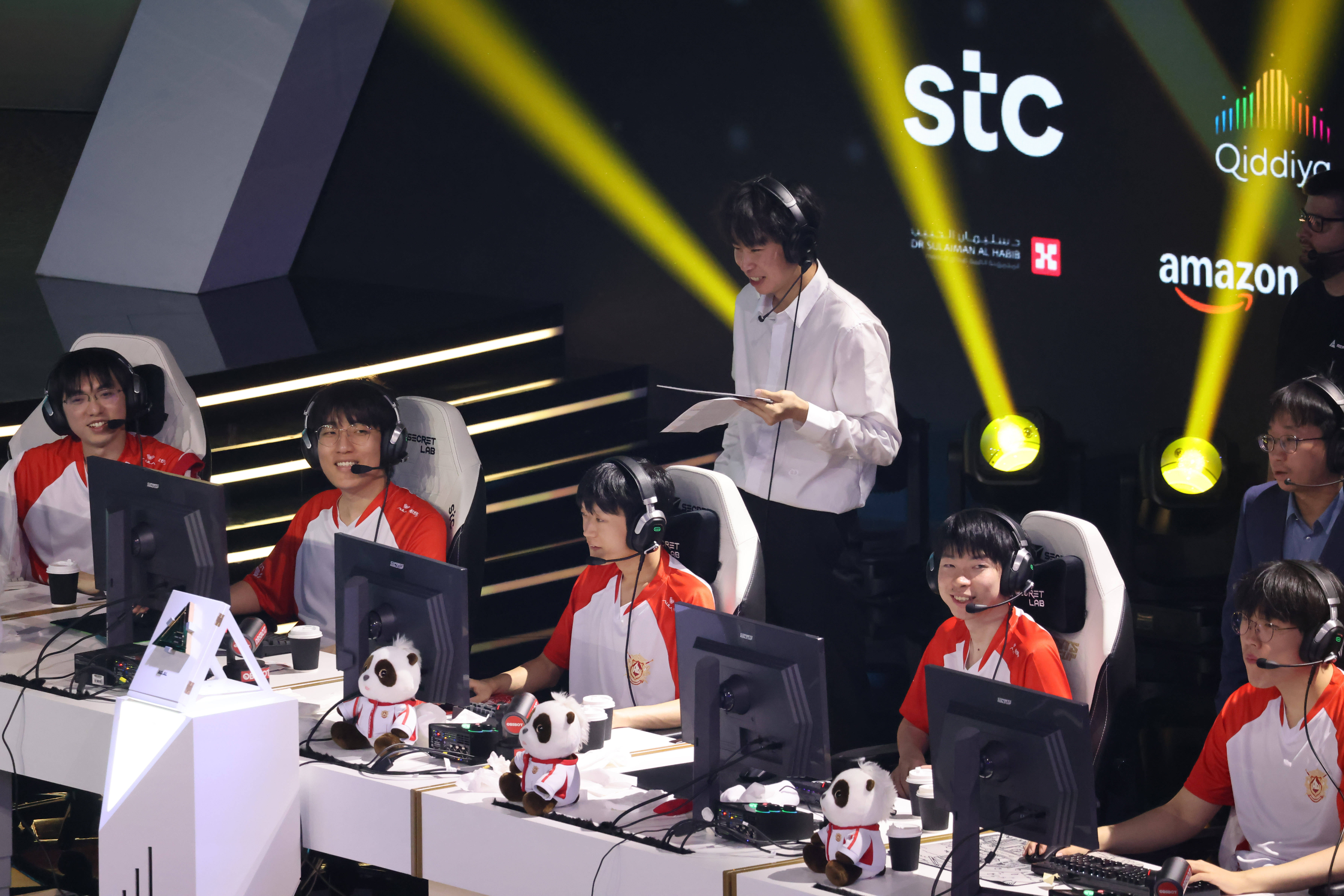 （体育）电子竞技——电竞世界杯：中国战队AG.AL获英雄联盟项目亚军