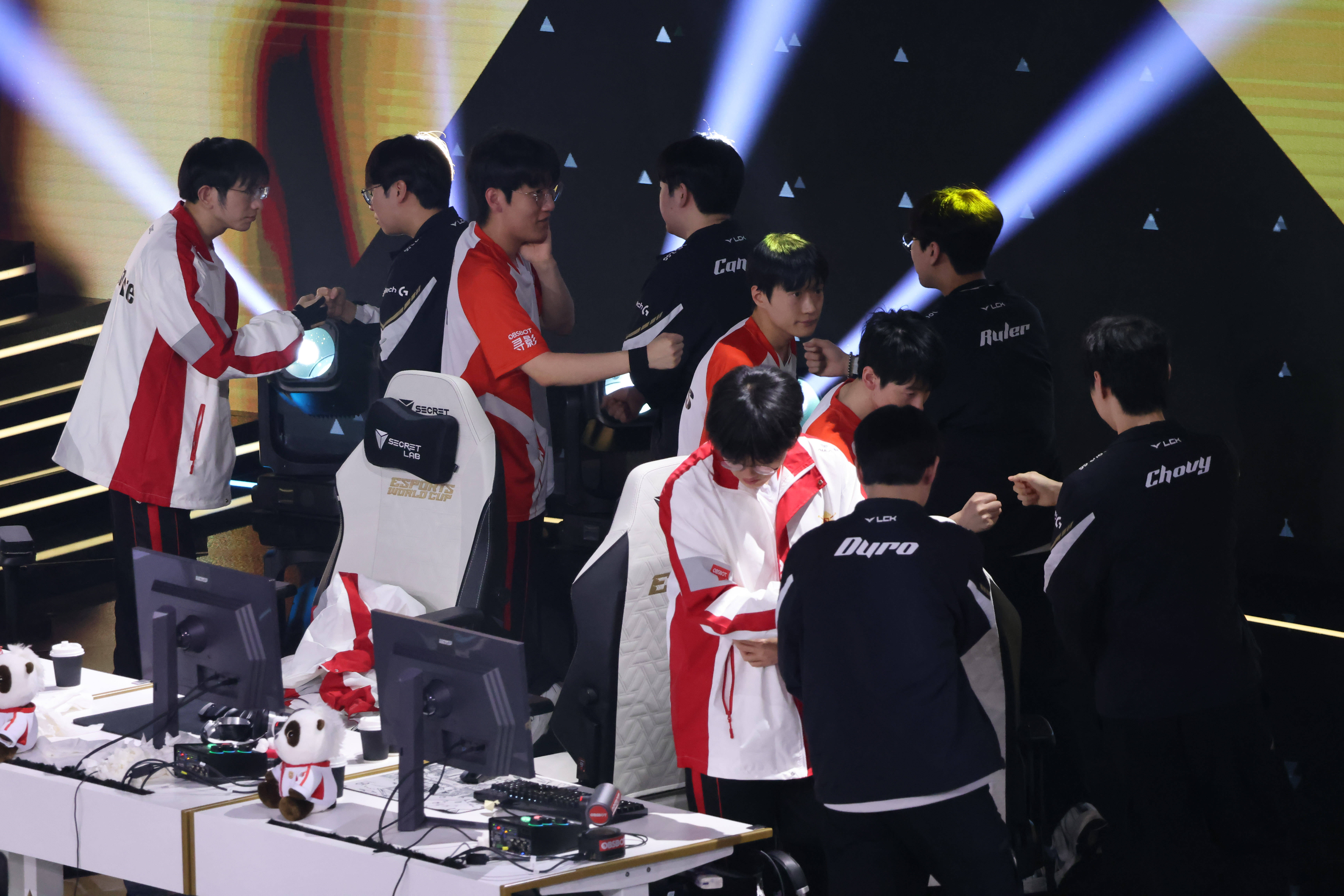 （体育）电子竞技——电竞世界杯：中国战队AG.AL获英雄联盟项目亚军