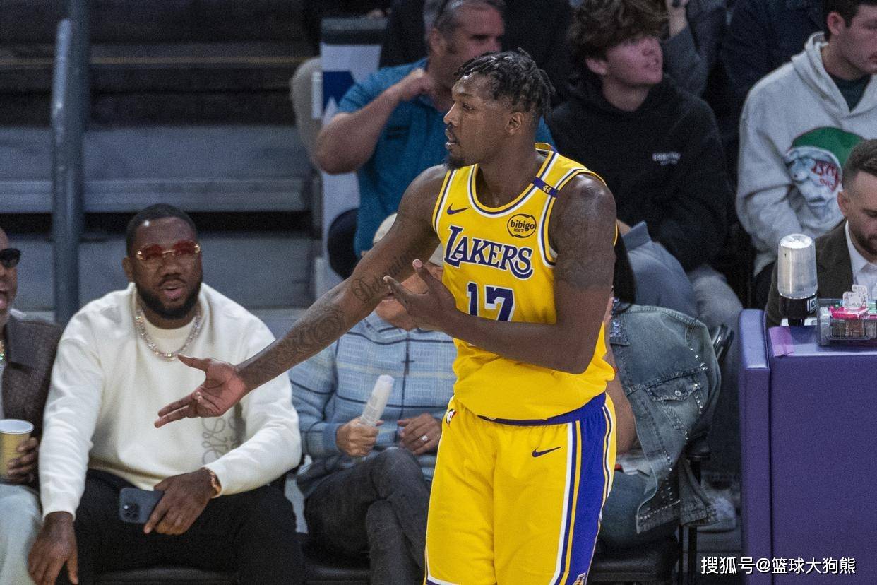 1年308万签后卫,火箭队只花230万?联盟送78万大礼,斯通真精明