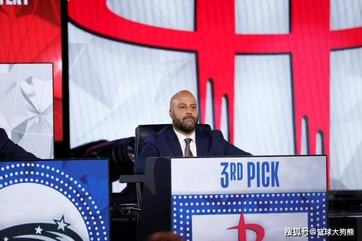 1年308万签后卫,火箭队只花230万?联盟送78万大礼,斯通真精明