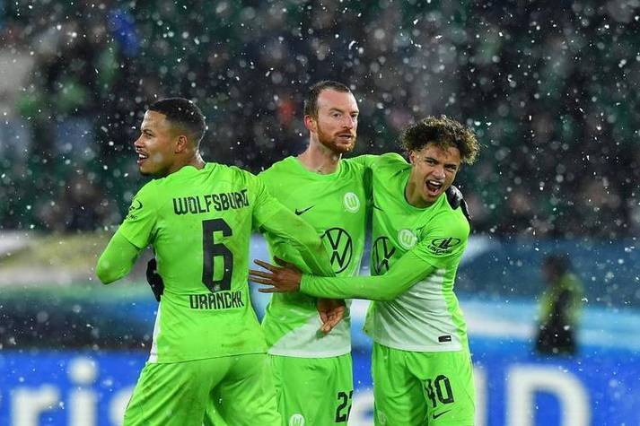 德甲激战:奥格斯堡主场发力,柏林联能否客场逆袭?