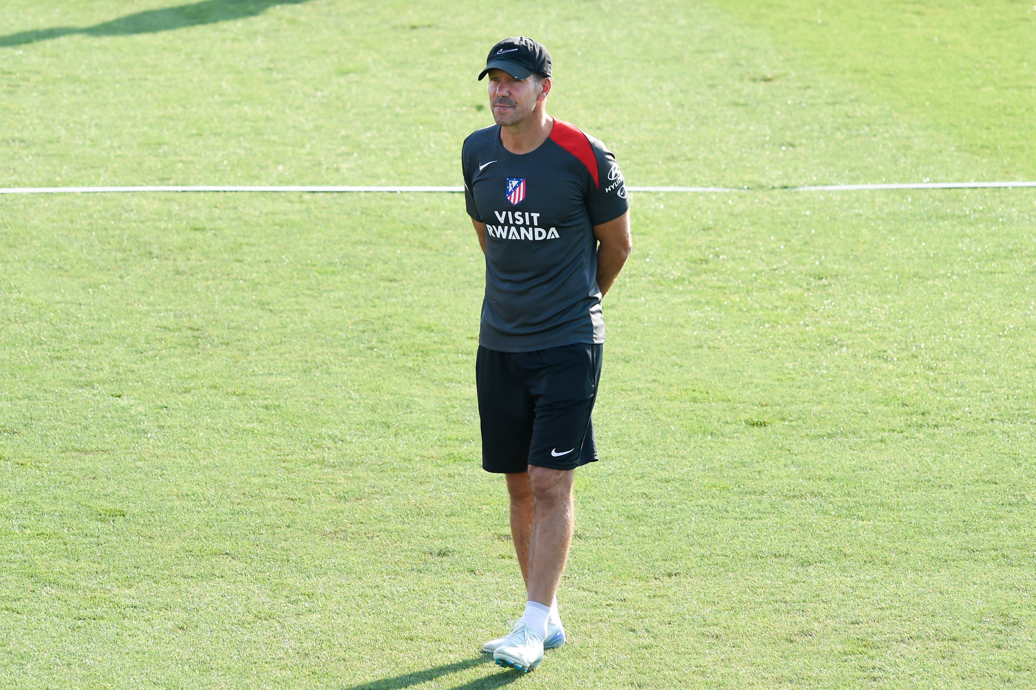 (体育)足球:马德里竞技一队备战新赛季