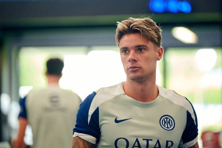 官方：国米中场扎莱夫斯基转会亚特兰大